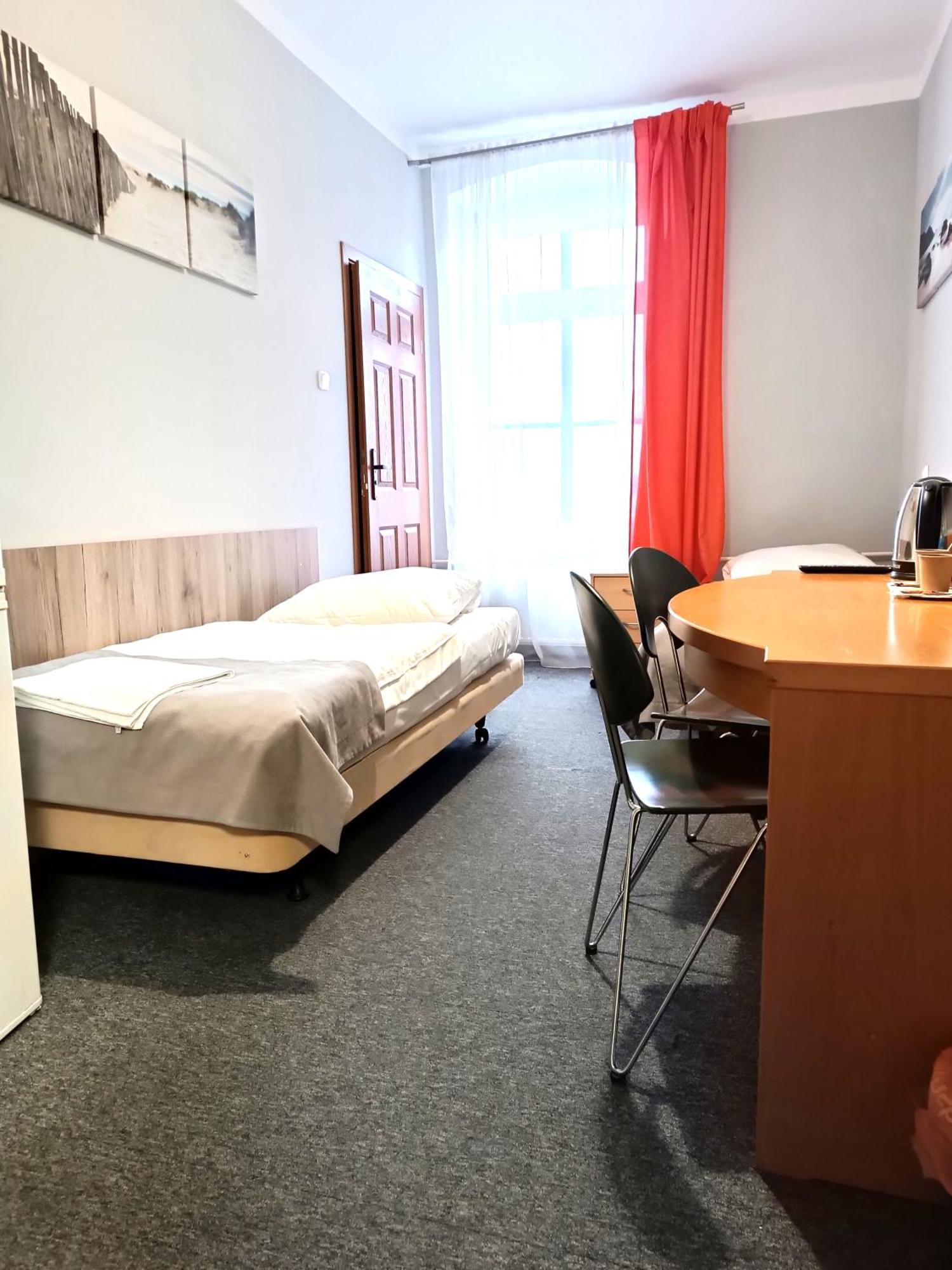 Hostel Krosnienska 12 Zielona Gora  Luaran gambar